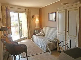 Semesterbostad Holiday Home Jardins Du Port *