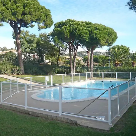 度假居 雷以桑布尔加丁斯港口度假屋 圣特罗佩